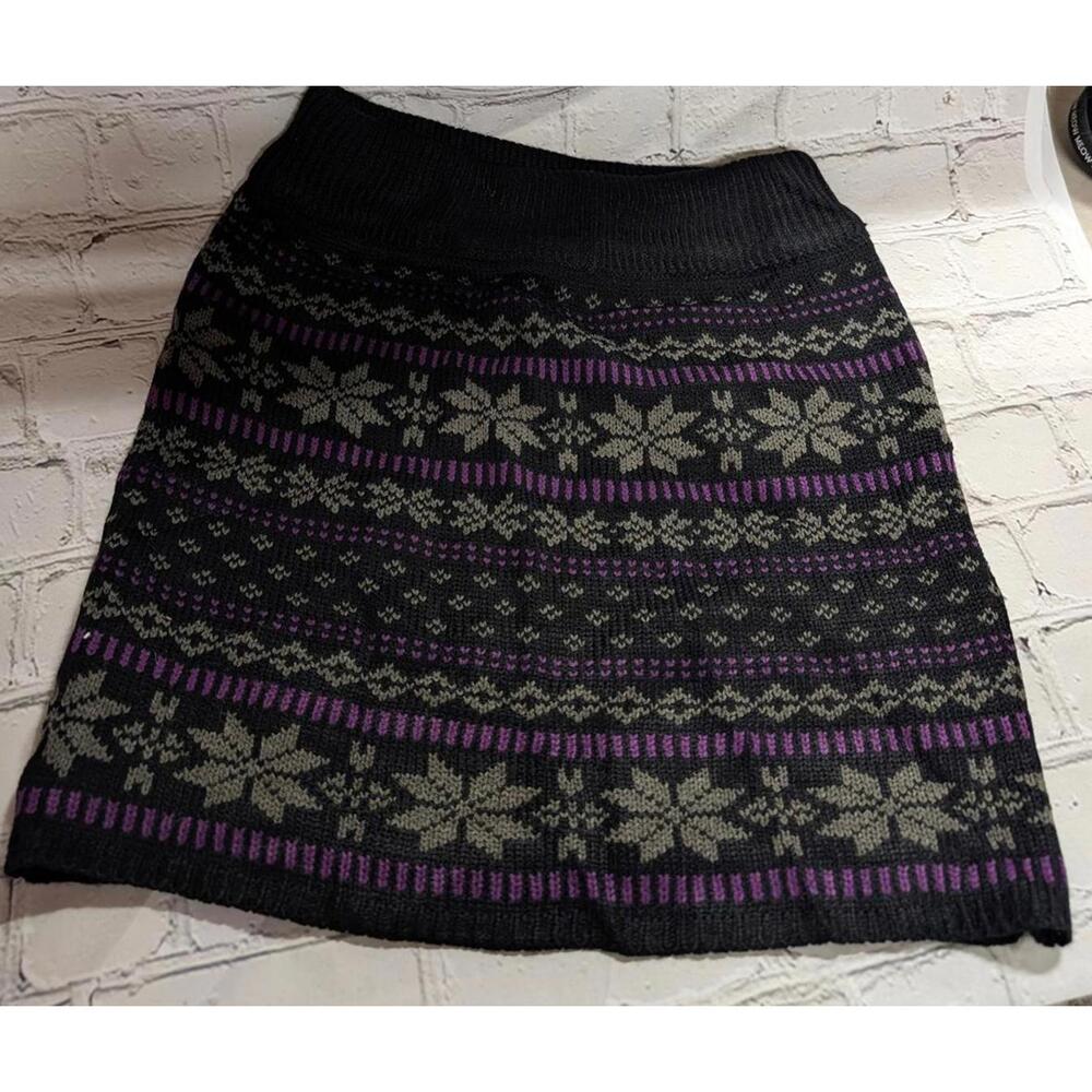 NWOT Body Central Sweater Mini Skirt Snowflake pattern Small‎